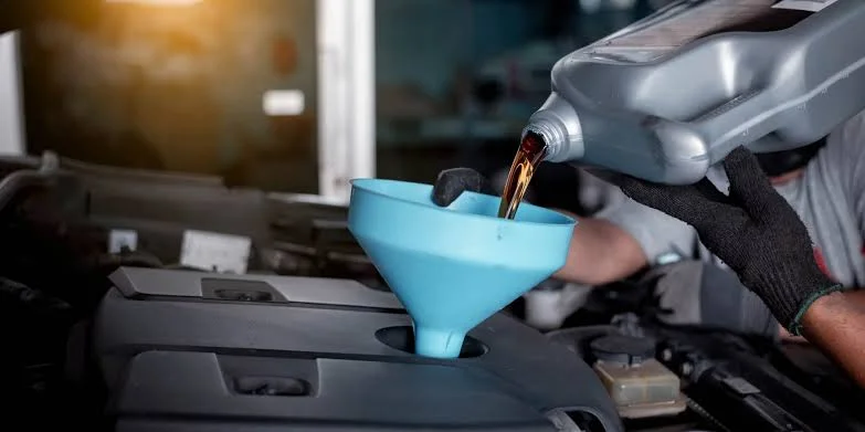 10 Essential Car Maintenance Tips for Long Lasting Performance: Regular Oil Changes 10 Essential Car Maintenance Tips for Long Lasting Performance: Regular Oil Changes