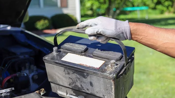 20 Car Problems That Could Ruin Your Day (And How to Fix Them): Dead Battery 20 Car Problems That Could Ruin Your Day (And How to Fix Them): Dead Battery