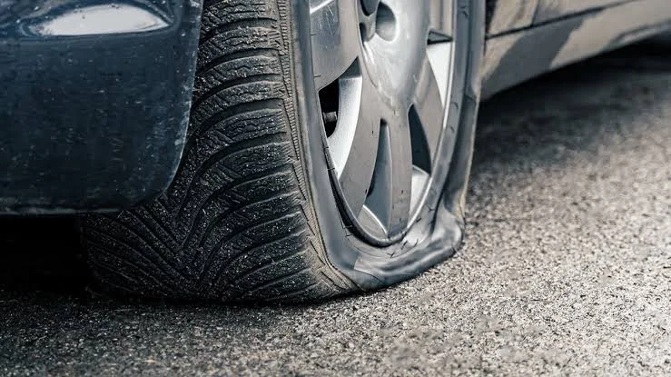 20 Car Problems That Could Ruin Your Day (And How to Fix Them): Flat Tire 20 Car Problems That Could Ruin Your Day (And How to Fix Them): Flat Tire