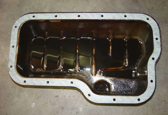 Engine Oil Leak Areas: Oil Pan Gasket Engine Oil Leak Areas: Oil Pan Gasket