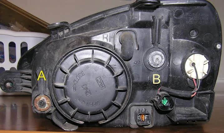 Headlights adjustment screws