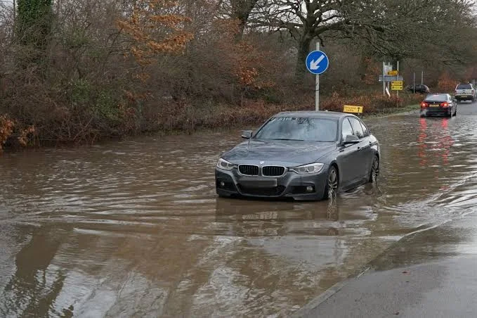 How to Avoid and Handle a Hydroplaning Vehicle: A Complete Guide How to Avoid and Handle a Hydroplaning Vehicle: A Complete Guide