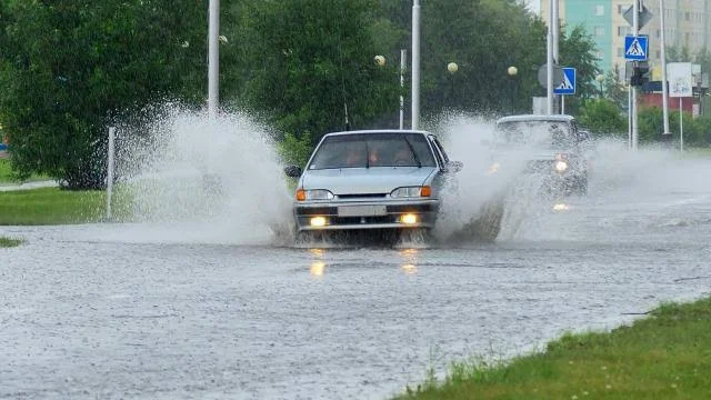 How to Avoid and Handle a Hydroplaning Vehicle: A Complete Guide How to Avoid and Handle a Hydroplaning Vehicle: A Complete Guide