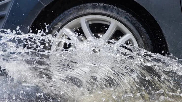 How to Avoid Hydroplaning? How to Avoid Hydroplaning?