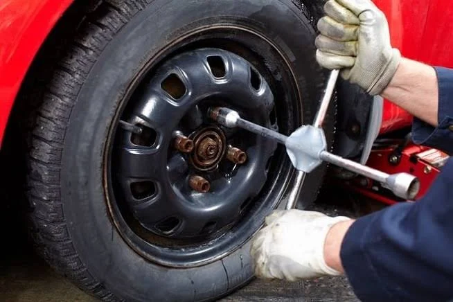 Change Car Tire Safety Tips Change Car Tire Safety Tips