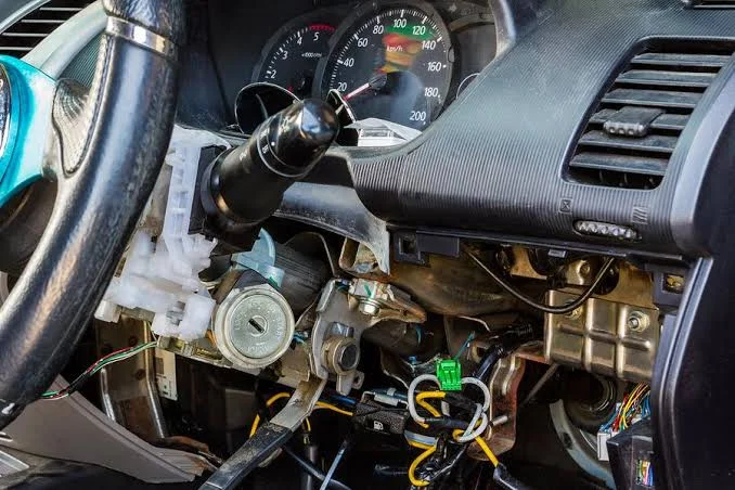What Causes an Engine to Cut Out and Restart While Driving?