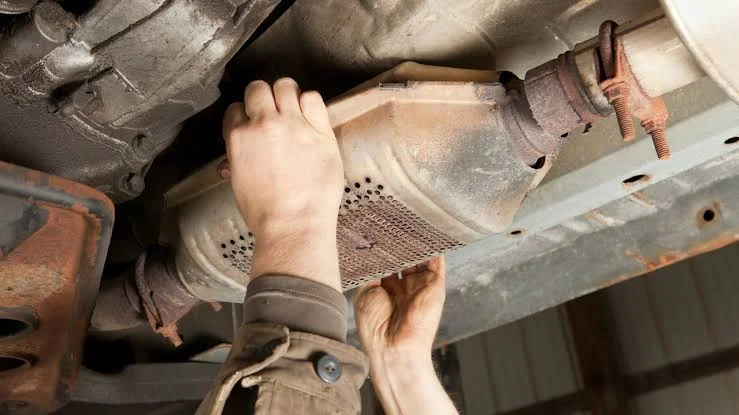 How to tell if your catalytic converter is damaged