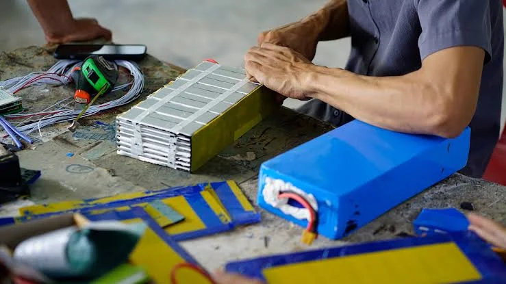 Rebuilding car battery