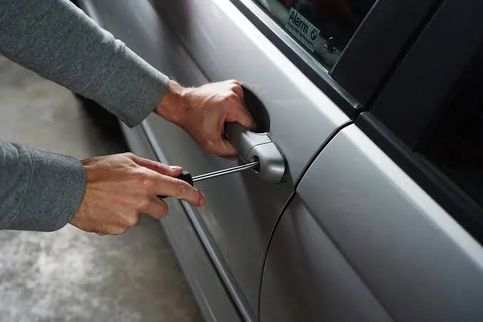 Be careful not to damage the car or its locks Be careful not to damage the car or its locks