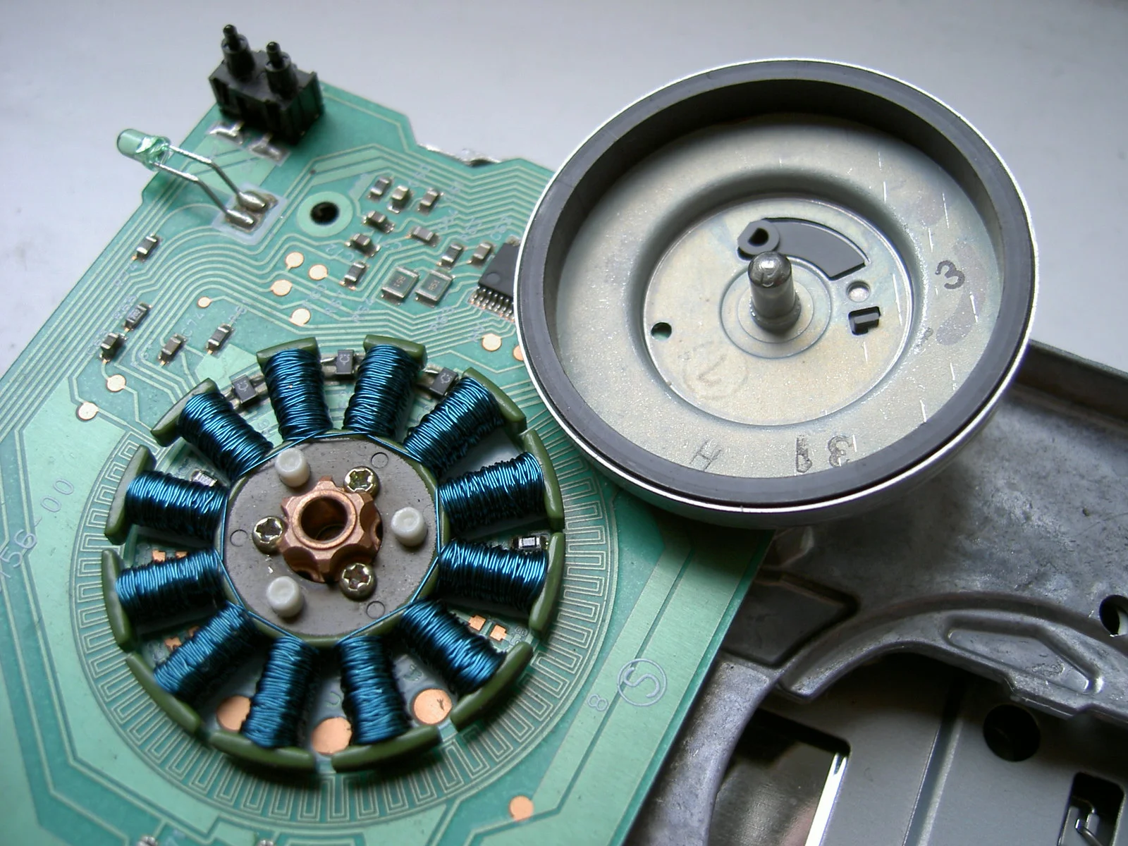 Brushless DC motors: Operation principles and benefits compared to brushed DC motors Brushless DC motors: Operation principles and benefits compared to brushed DC motors