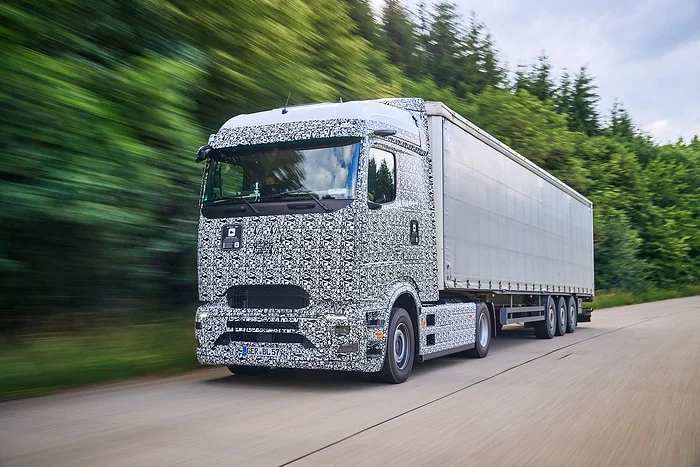 Mercedes-Benz unveils the eActros 600, a long-distance electric truck with a 500 km range
