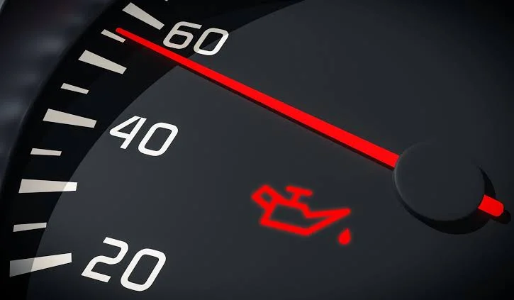 Signs Your Car Needs an Oil Change and Oil Top-Up: Oil Check Light