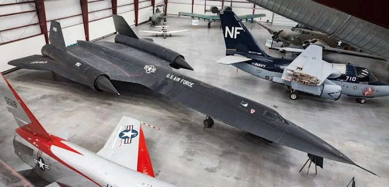 The SR-71 Blackbird: Physical Effects The SR-71 Blackbird: Physical Effects