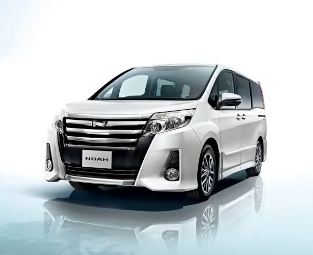 Toyota Noah vs Nissan Serena: Toyota Noah
