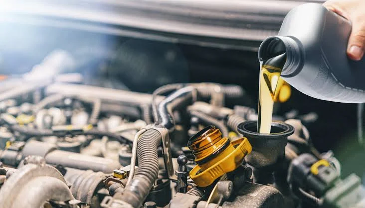 What determines the oil capacity of an engine? What determines the oil capacity of an engine?