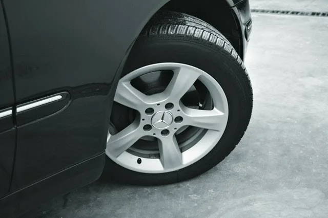 The Reason Why Most Cars Have Only Front Tires That Turn