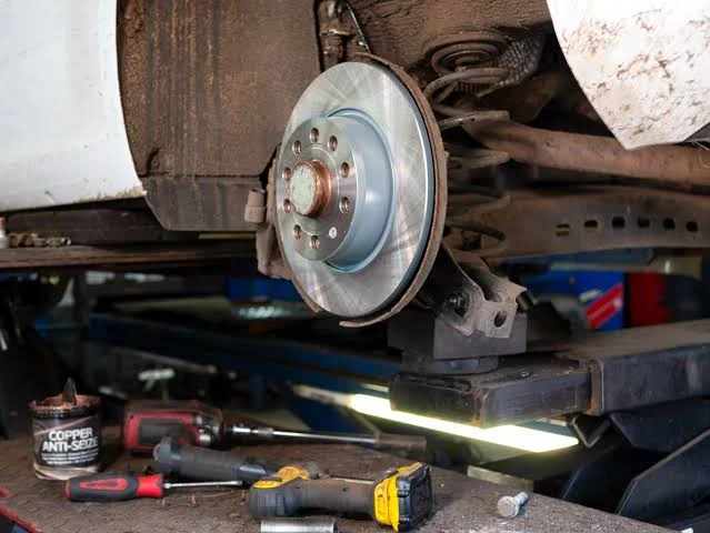 This Is Why Your Car’s Brakes Grind When Stopping