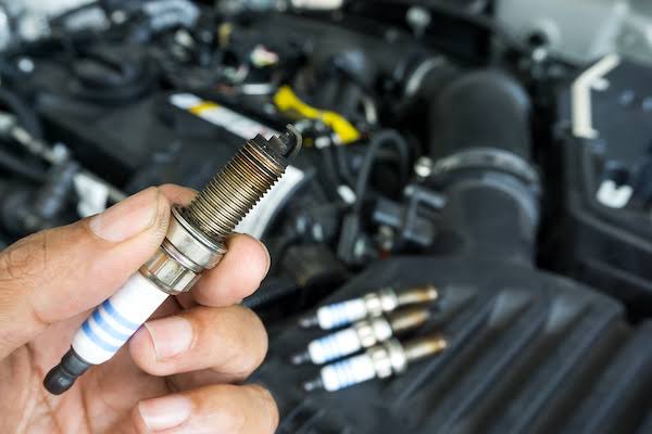 People Shocked After Mechanic Explains the Hidden Danger of Driving with One Faulty Spark Plug