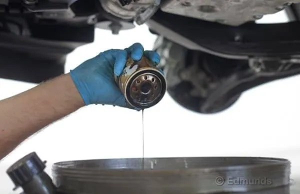 Signs Your Car Needs an Oil Change and Oil Top-Up: Warnings and Solutions