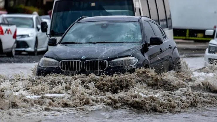 How to Avoid and Handle a Hydroplaning Vehicle: A Complete Guide