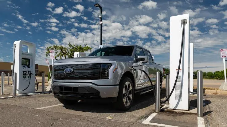 "We Got It Wrong": Ford Delays Electric Vehicles, Prioritizes Hybrids
