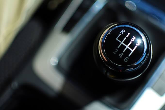 Why Manual Transmission Gear Shifts Are Not Simpler and in a Straight Line