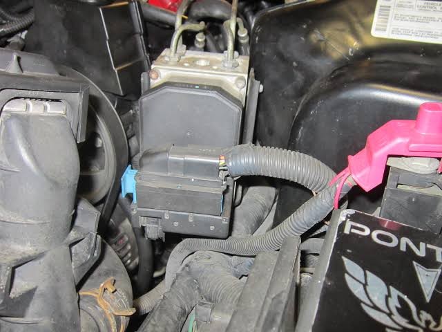 C0090 & C0095: Right Rear ABS Solenoid #1 Circuit Malfunction