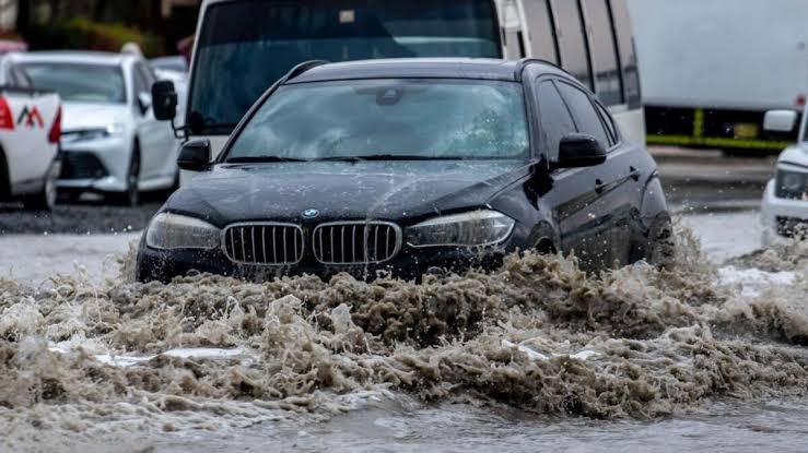 How to Avoid and Handle a Hydroplaning Vehicle: A Complete Guide